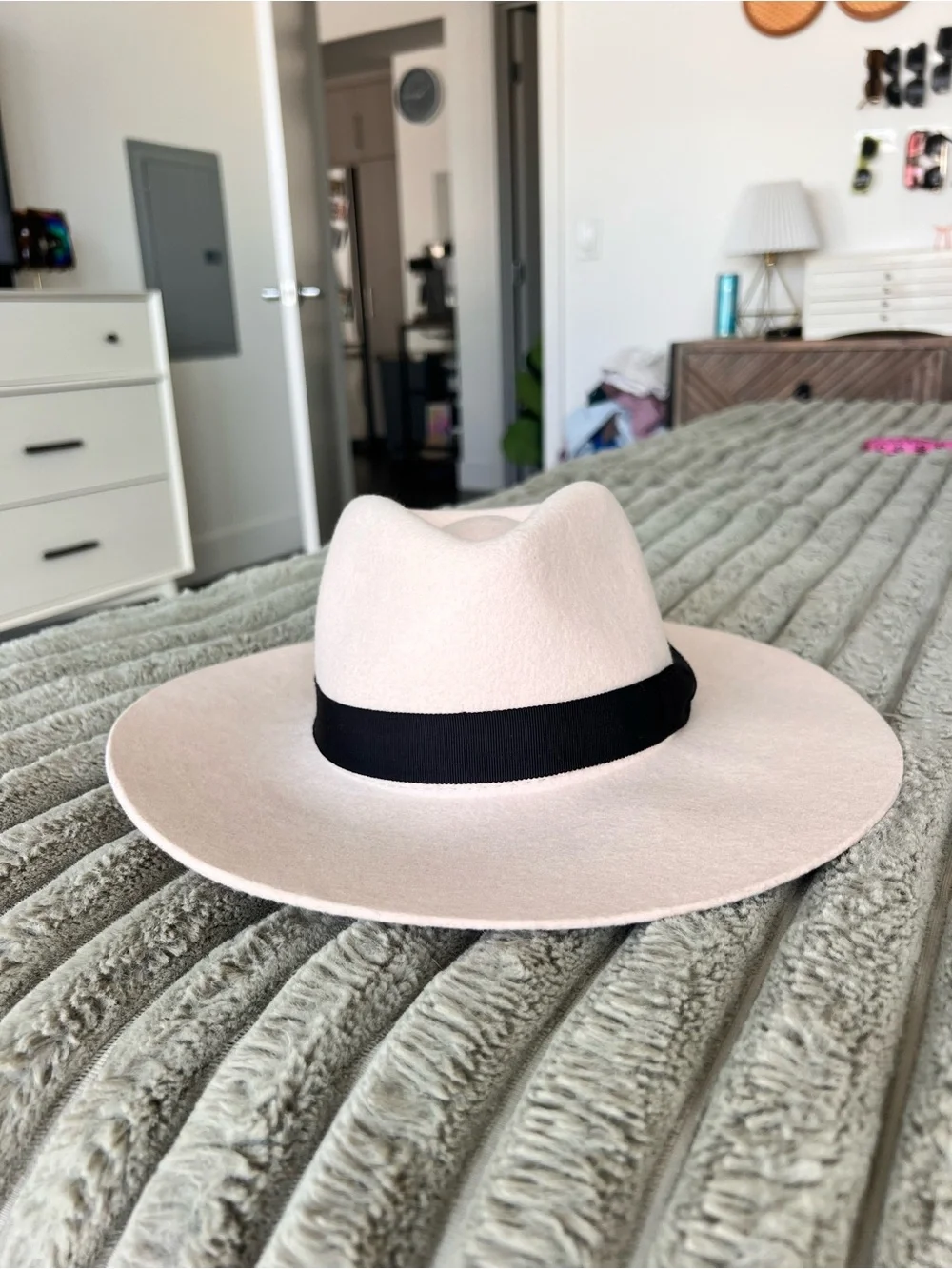 Alxiliary Women's 100% Wool Round Hat Cream Size XS/S